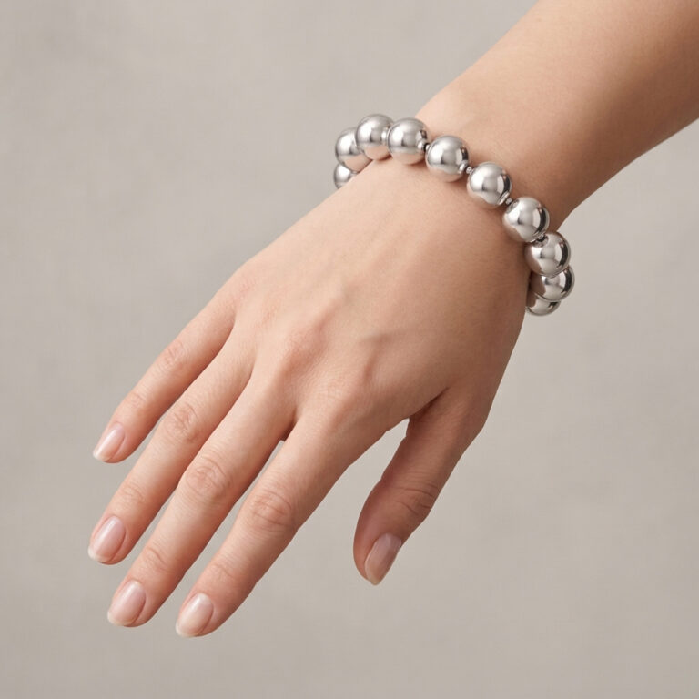 Globe.armband.hand