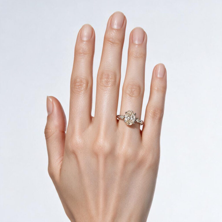 Gala.3.oval.hand√√